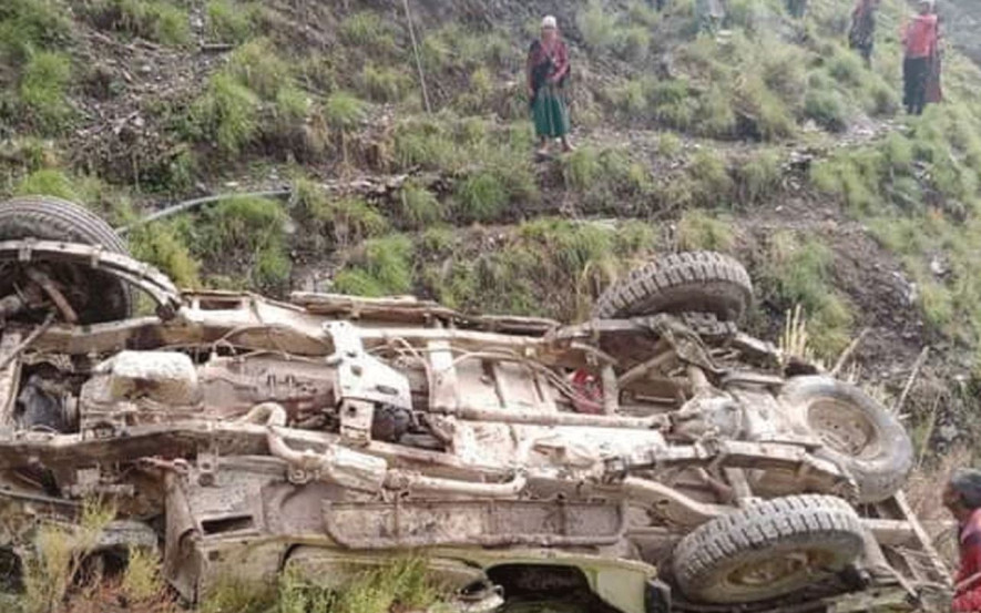 रूकुम पश्चिमको मोसेखोलामा जिप दुर्घटना - २२ दिनको बच्चा र आमासहित पाँच जनाको मृत्यु